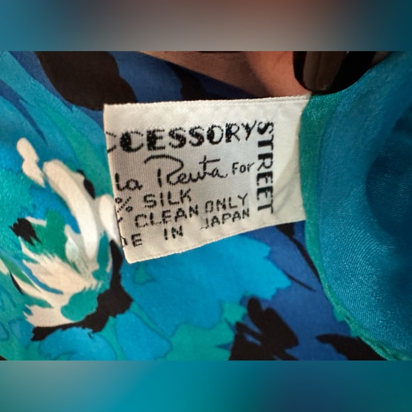 Oscar de la Renta Vintage Blue and Green Floral Square Scarf Wrap - Picture 5 of 10